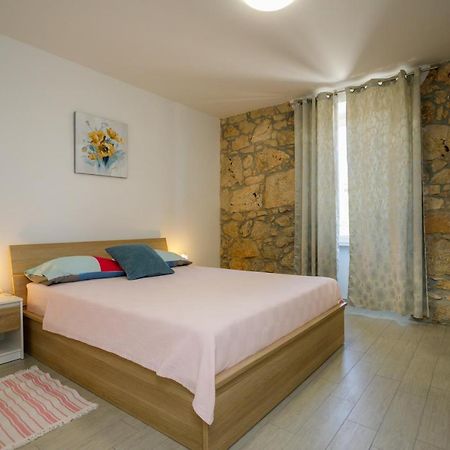 Oliva Apartment Vrbnik Luaran gambar