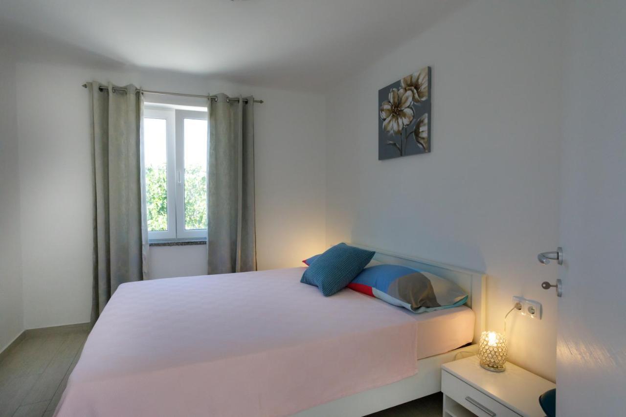 Oliva Apartment Vrbnik Luaran gambar