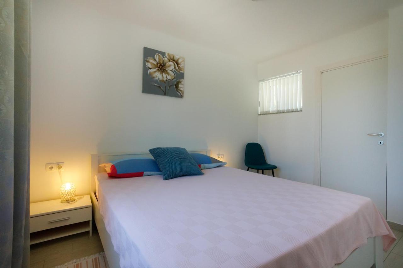 Oliva Apartment Vrbnik Luaran gambar